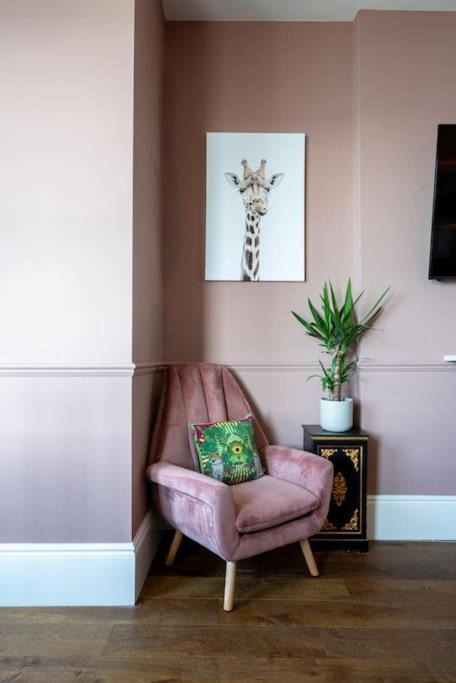 Stylish Beachfront Apartment, Sweeping Ocean Views And Luxury Touches Herne Bay Kültér fotó