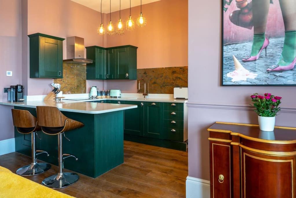 Stylish Beachfront Apartment, Sweeping Ocean Views And Luxury Touches Herne Bay Kültér fotó