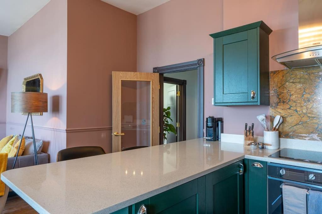 Stylish Beachfront Apartment, Sweeping Ocean Views And Luxury Touches Herne Bay Kültér fotó