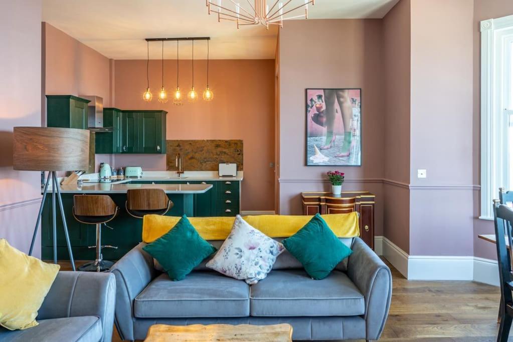 Stylish Beachfront Apartment, Sweeping Ocean Views And Luxury Touches Herne Bay Kültér fotó
