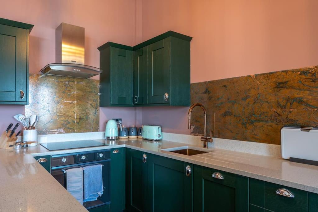 Stylish Beachfront Apartment, Sweeping Ocean Views And Luxury Touches Herne Bay Kültér fotó