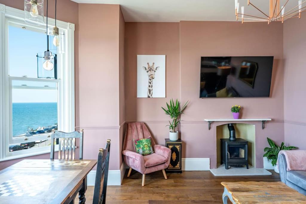 Stylish Beachfront Apartment, Sweeping Ocean Views And Luxury Touches Herne Bay Kültér fotó