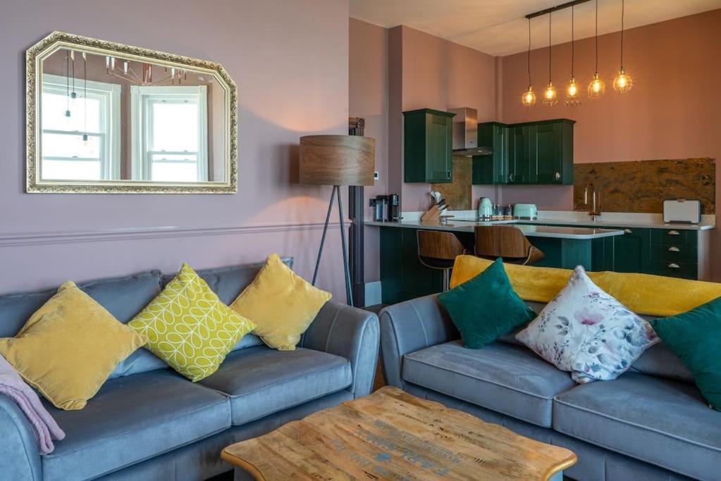 Stylish Beachfront Apartment, Sweeping Ocean Views And Luxury Touches Herne Bay Kültér fotó