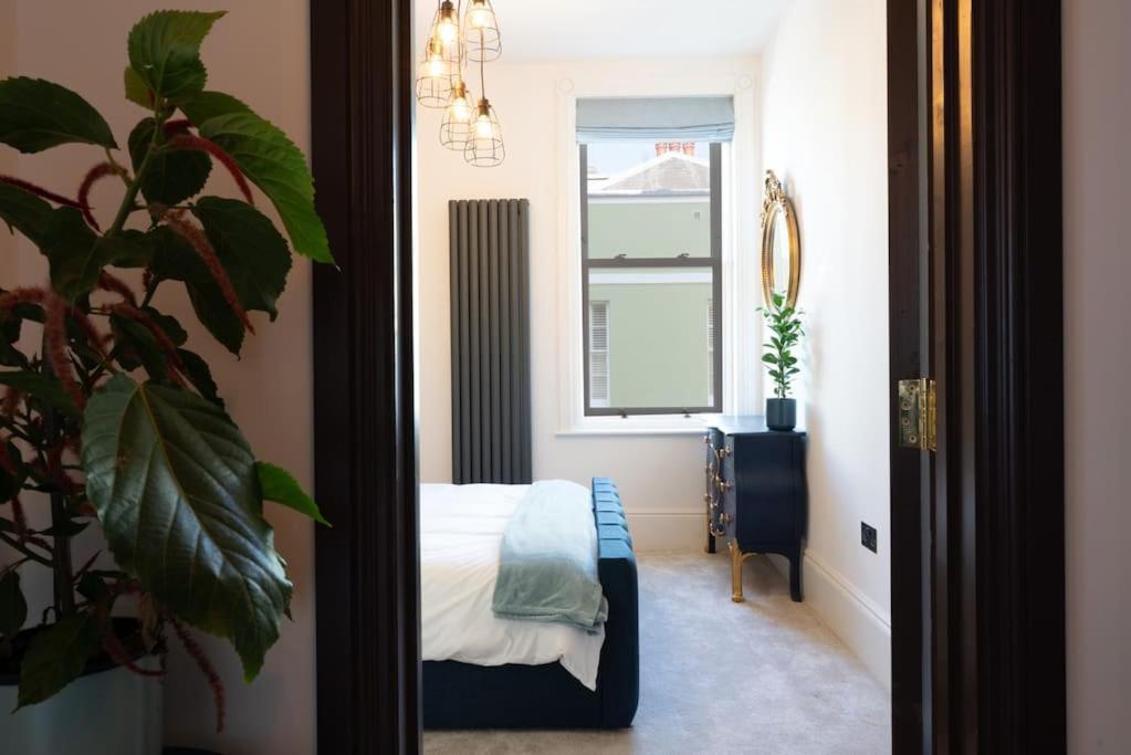 Stylish Beachfront Apartment, Sweeping Ocean Views And Luxury Touches Herne Bay Kültér fotó