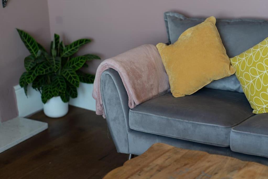 Stylish Beachfront Apartment, Sweeping Ocean Views And Luxury Touches Herne Bay Kültér fotó