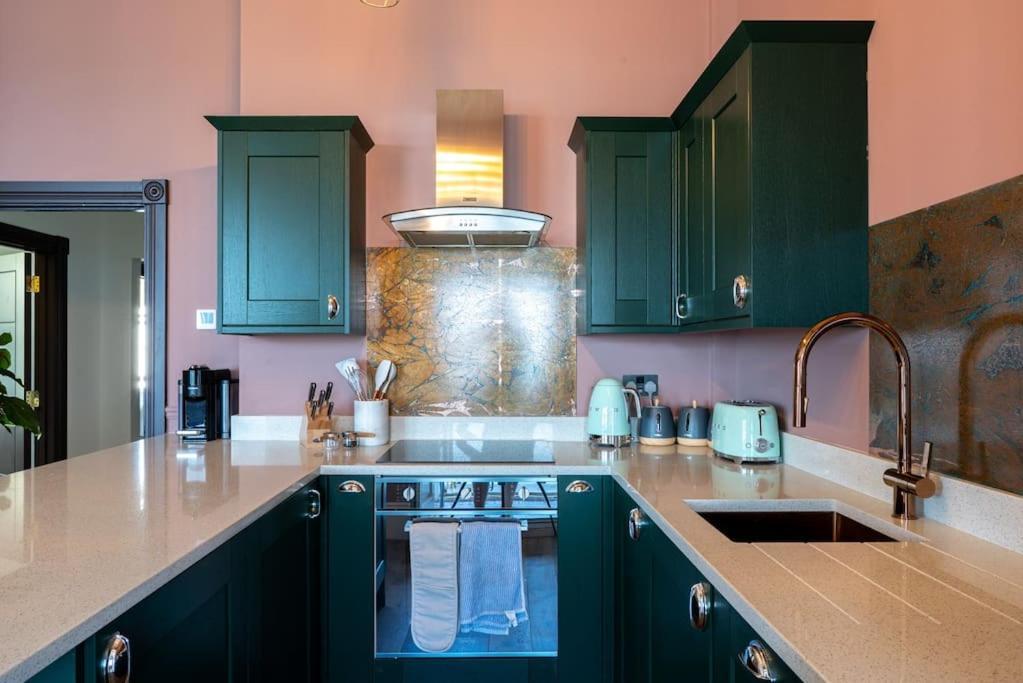 Stylish Beachfront Apartment, Sweeping Ocean Views And Luxury Touches Herne Bay Kültér fotó
