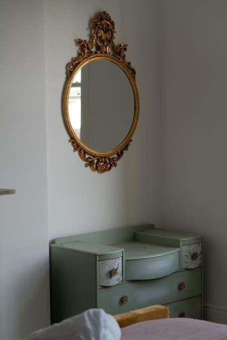 Stylish Beachfront Apartment, Sweeping Ocean Views And Luxury Touches Herne Bay Kültér fotó
